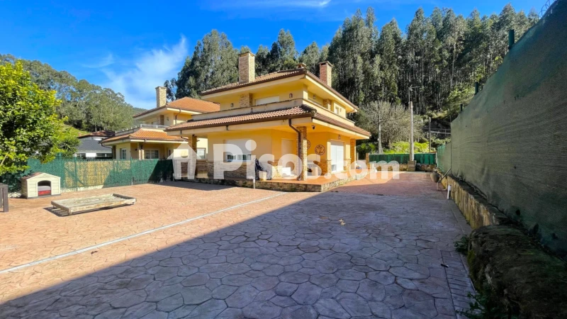 Chalet unifamiliar en venta en Calle Samano - Vista 3