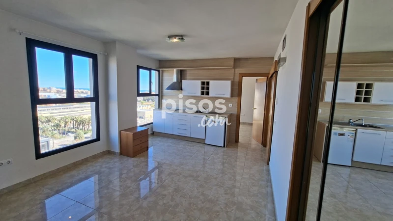 Apartamento en alquiler en Carrer del Serpis, 64