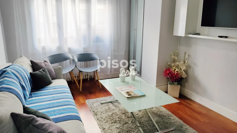 Apartamento en alquiler en Calle Gran Vía, cerca de Calle de San Bernardo