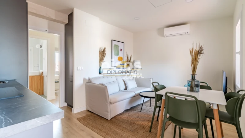 Piso en alquiler en Calle de Pinos Alta, cerca de Calle de Albendiego