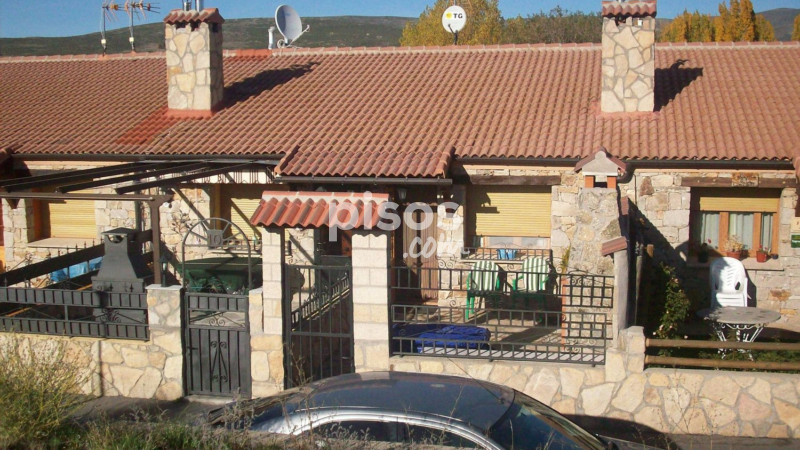 Casa adosada en venta en Calle Extrarradio, Número 7, San Martín de la Vega del Alberche de 85.000 €