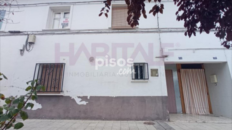 Chalet adosado en venta en Avenida de Santiago Lapuente, cerca de Calle de Paco Rabal, Fuentes de Ebro de 63.000 €