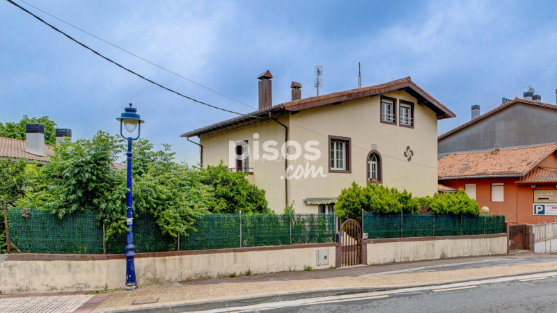 Casa en venta en Calle Alto de Capuchinos, Kaputxinoak-Galtzaraborda-Alaberga (Errenteria) de 690.000 €