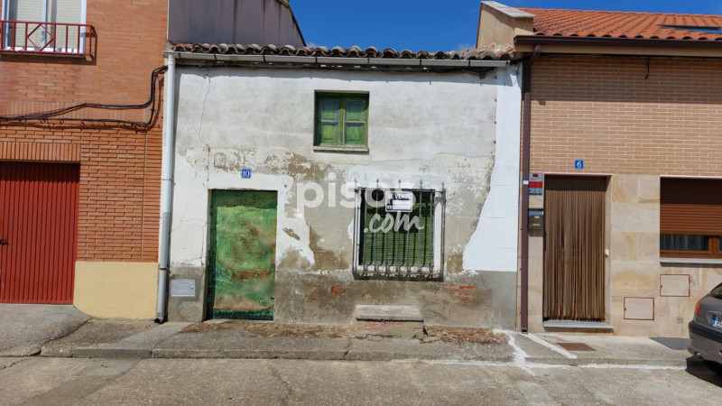 Casa adosada en venta en Calle las Glorietas, 6, Moraleja del Vino de 29.000 €