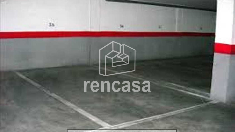 Garage for rent in Carrer Ronda de Sant Martí, Centre Històric (Lleida Capital) of 75 €<span>/month</span>
