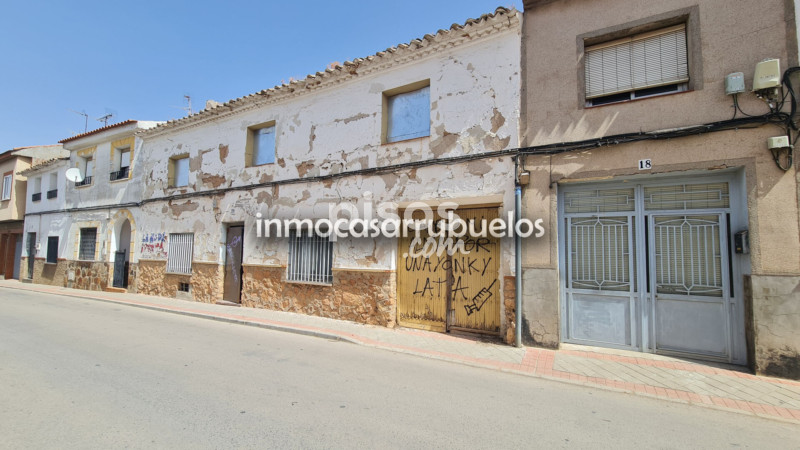 Casa adosada en venta en Calle de la Paz, cerca de Calle de la Oliva, Quintanar de La Orden de 17.500 €