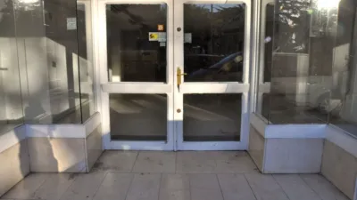 Local comercial en alquiler en Avenida de Modesto Lafuente, número SN, Campo de la Juventud-Santiago (Palencia Capital) de 990 €<span>/mes</span>