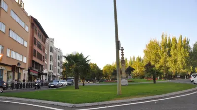 Local comercial en alquiler en Plaza de León, Centro (Palencia Capital) de 3.000 €<span>/mes</span>