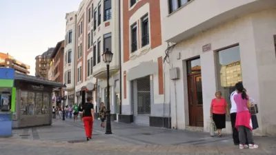Local comercial en alquiler en Plaza de León, Centro (Palencia Capital) de 3.000 €<span>/mes</span>