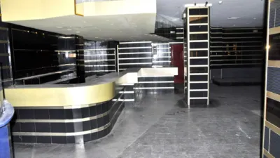 Local comercial en venta en Paseo de los Frailes, Campo de la Juventud-Santiago (Palencia Capital) de 300.000 €