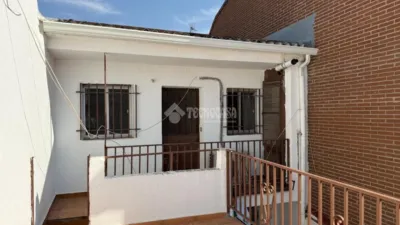Detached house on Calle de Cacabelos photo 3
