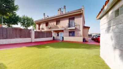 Townhouse in El Casar photo 2