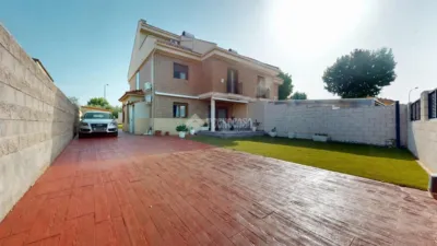 Townhouse in El Casar photo 14
