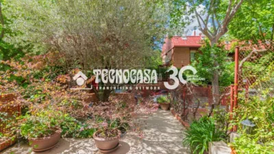 Semi-detached house in Alameda de Osuna photo 2