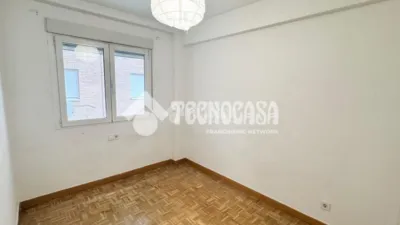 Apartment in Alameda de Osuna photo 4