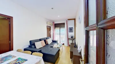 Flat in El Camp de l'Arpa del Clot photo 2
