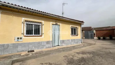 Single-family home in Ataquines photo 2
