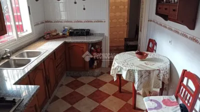 Single-family home on Mogrollos Street photo 5