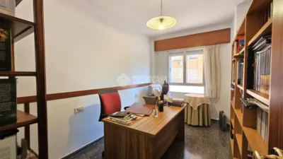 Flat in La Milagrosa-La Estrella-San Antón photo 16