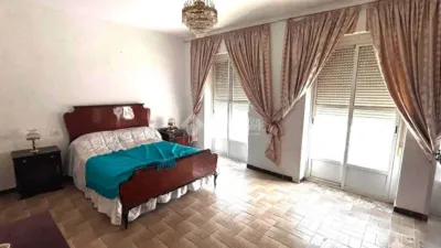 Semi-detached house on Prior Requena Street photo 8