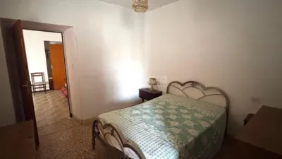 Semi-detached house on Prior Requena Street photo 9