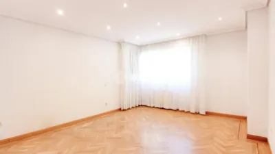 Apartment in Alameda de Osuna photo 9