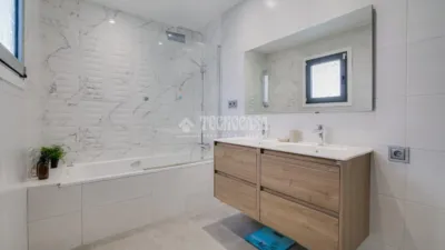 Casa adosada en venta en Hostafrancs, Hostafrancs (Distrito Centre-Covadonga. Sabadell) de 330.000 €
