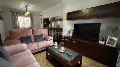 Casa adosada en venta en Alcalá del Río, Alcalá del Río de 225.000 €