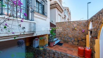 Casa adosada en venta en Calle de Némesis, Av. Juan Carlos I-Plaza de Toros (Distrito Núcleo Urbano. Roquetas de Mar) de 324.000 €