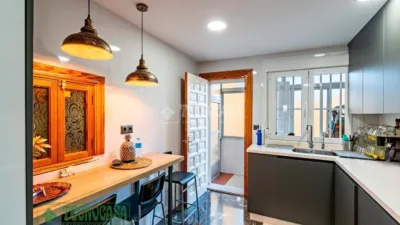 Casa adosada en venta en Calle de Némesis, Av. Juan Carlos I-Plaza de Toros (Distrito Núcleo Urbano. Roquetas de Mar) de 324.000 €