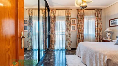 Casa adosada en venta en Calle de Némesis, Av. Juan Carlos I-Plaza de Toros (Distrito Núcleo Urbano. Roquetas de Mar) de 324.000 €