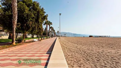 Casa adosada en venta en Calle de Némesis, Av. Juan Carlos I-Plaza de Toros (Distrito Núcleo Urbano. Roquetas de Mar) de 324.000 €