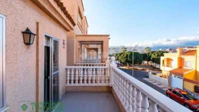 Casa adosada en venta en Calle de Némesis, Av. Juan Carlos I-Plaza de Toros (Distrito Núcleo Urbano. Roquetas de Mar) de 324.000 €