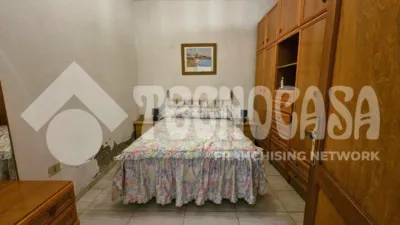 Casa unifamiliar en venta en Calle de Don Pedro Infinito, cerca de Calle Agustina De Aragon, Ciudad Alta (Las Palmas de Gran Canaria) de 300.000 €