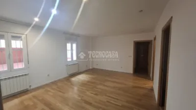 Piso en alquiler en Calle de San Leonardo - Imagen 2