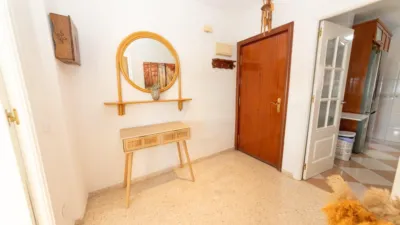 Piso en calle Virgen del Rocio photo 2