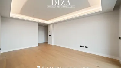 Piso en alquiler en Calle de Mesena - Imagen 3