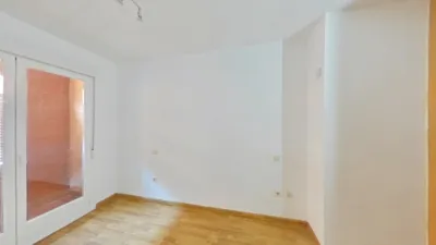 Flat in Parla photo 34