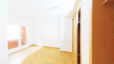 Flat in Parla photo 9