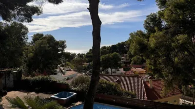 Chalet en venta en Passeig de Bellavista, cerca de Avinguda de Bellamar, Bellamar (Castelldefels) de 830.000 €