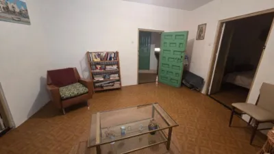 Chalet en venta en Calle de la Piña, Leganiel de 99.000 €