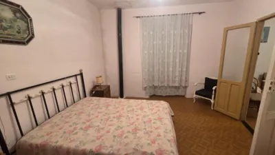 Chalet en venta en Calle de la Piña, Leganiel de 99.000 €