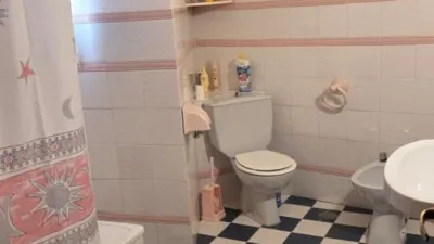 Chalet en venta en Calle de la Piña, Leganiel de 99.000 €