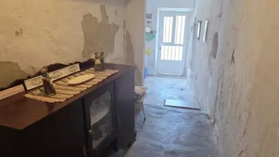 Chalet en venta en Calle de la Piña, Leganiel de 99.000 €