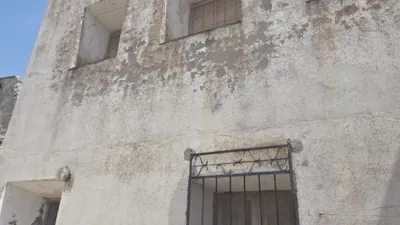 Chalet en venta en Calle de la Piña, Leganiel de 99.000 €