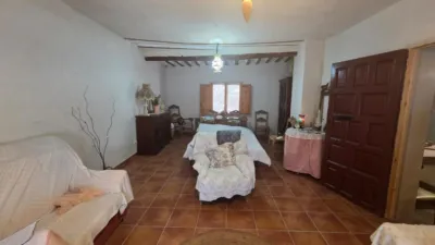 Chalet en venta en Calle de la Piña, Leganiel de 99.000 €