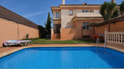 Chalet on Calle G, 2 photo 5
