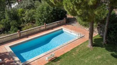 Chalet on Carrer del Comte Güell photo 23