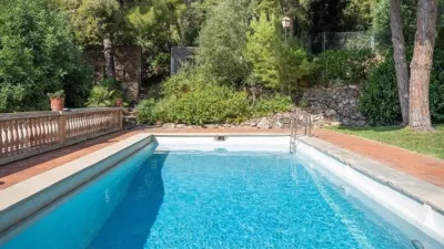 Chalet on Carrer del Comte Güell photo 2