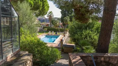 Chalet on Carrer del Comte Güell photo 5